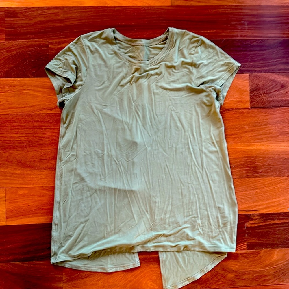 Lululemon tshirt